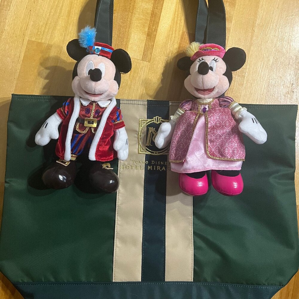 Hotel Miracosta (For Guests Only Exclusive) Tote with Mickey and Minnie Badges!
